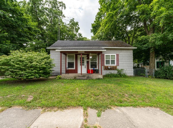 305 W Saint Marys Street, Decatur, MI 49045