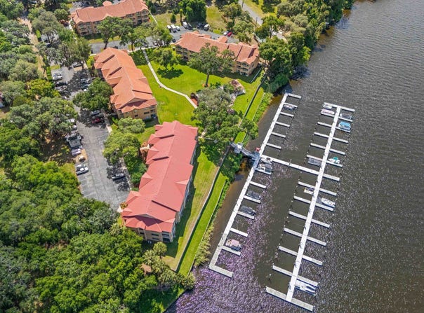 99 Broad River Pl, Welaka, FL 32193