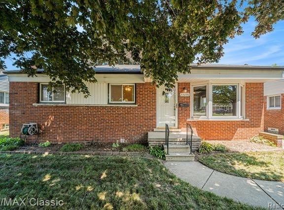 33230 Rosslyn Avenue, Garden City, MI 48135
