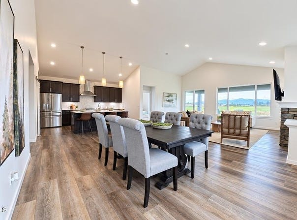 1542 W OKANOGAN Ave, Post Falls, ID 83854