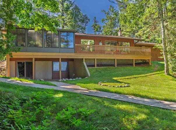 12411 Meanderline, Charlevoix, MI 49720
