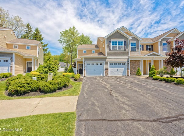 33 Stacey Court, Colonie, NY 12047