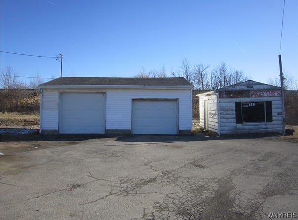 6341 Walmore Road, Wheatfield, NY 14304