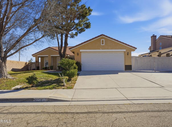 44762 Shadowcrest Drive, Lancaster, CA 93536