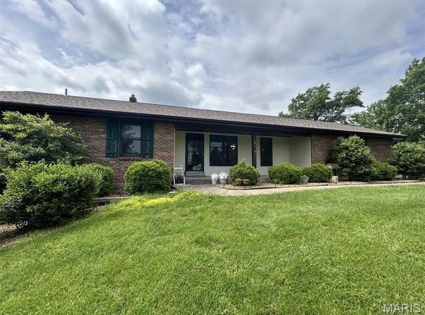 3 Brinley Lane, Villa Ridge, MO 63089