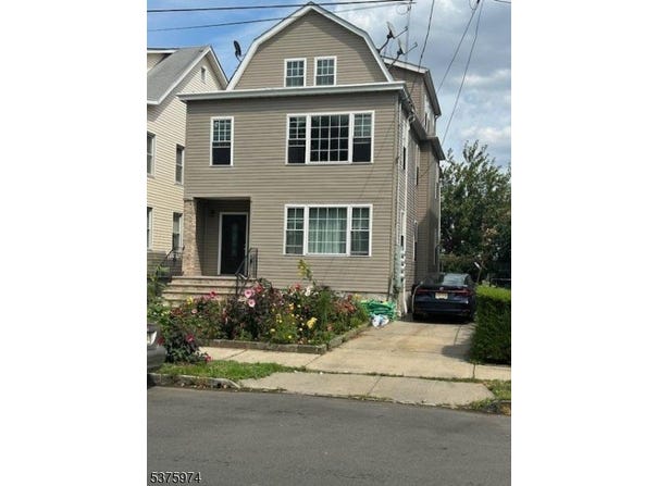 294 Ampere Pkwy, Bloomfield Twp., NJ 07003-5928