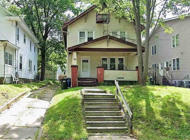 528 S Lucas St, IowaCity, IA 52240