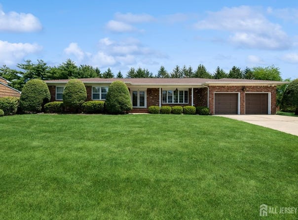 4 Thrush Mews, North Brunswick, NJ 08902