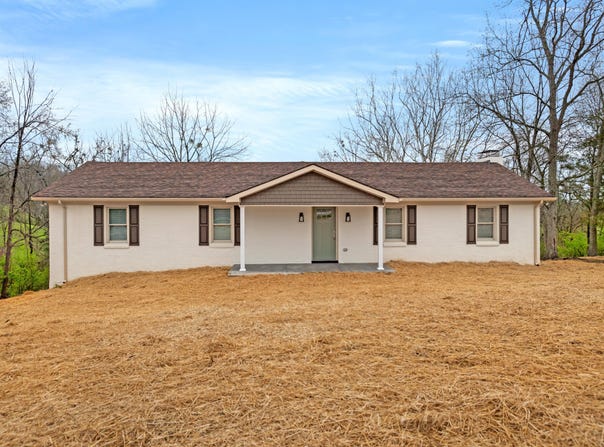 1100 Beaver Lake Road, Lawrenceburg, KY 40342