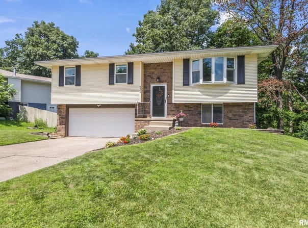 633 SIMON Drive, East Peoria, IL 61611