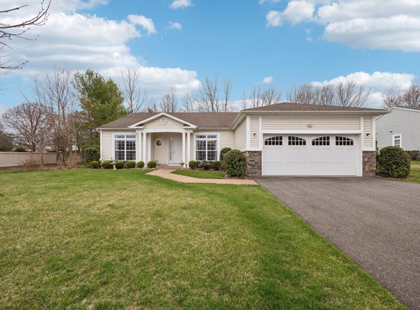 5 Hamlet Woods Drive, Saint James, NY 11780