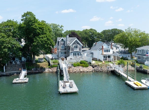 33 Crescent Ave, Beverly, MA 01915
