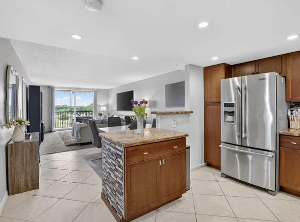 3001 W Rolling Hills Circle, Davie, FL 33328
