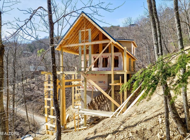 2125 Rising Fawn Way, Sevierville, TN 37876