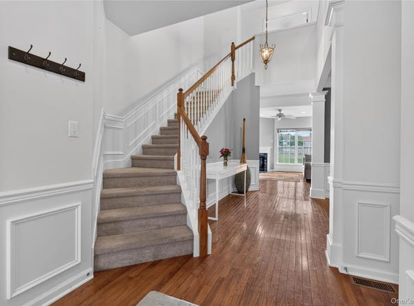 30 Banbury Way, Newburgh, NY 12550