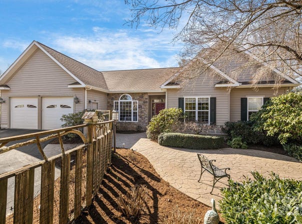 585 Rickel Drive, Hendersonville, NC 28739