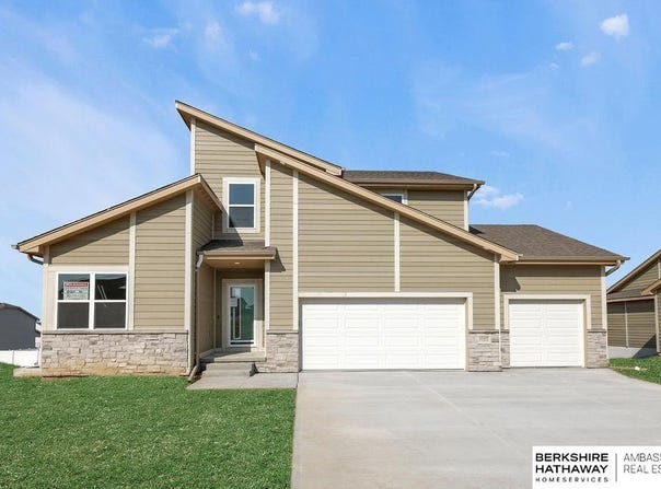 10305 S 110th Street, Papillion, NE 68046