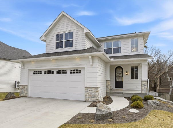 124 Chicago Avenue N, Wayzata, MN 55391