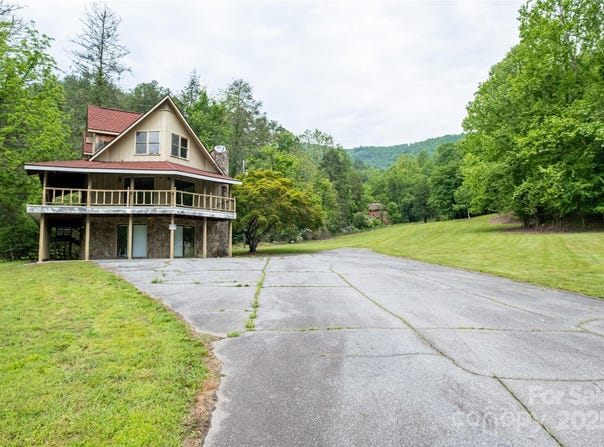 6226 US 74 Highway W, Whittier, NC 28789
