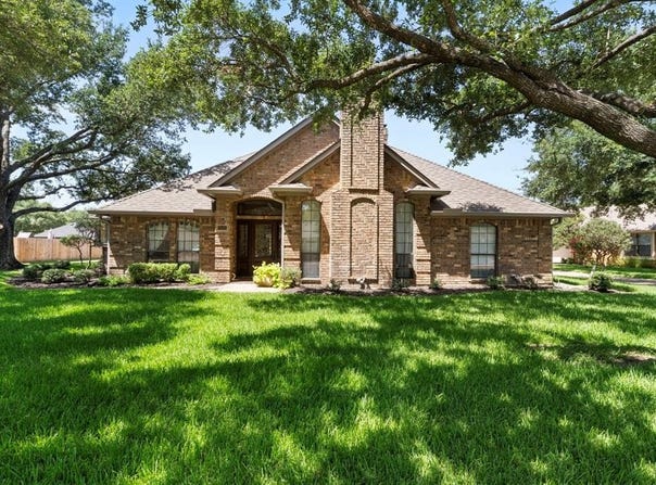 2503 Saint Andrews Drive, Ennis, TX 75119