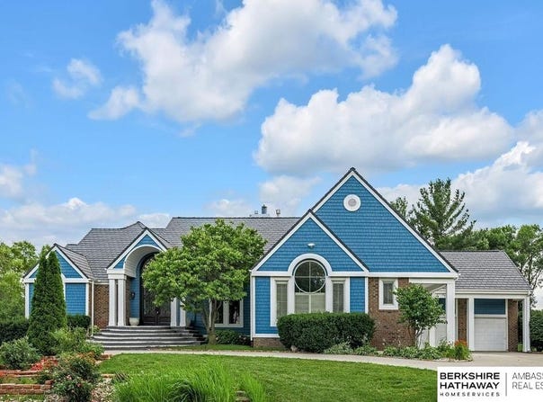 811 Western Hills Drive, Papillion, NE 68046