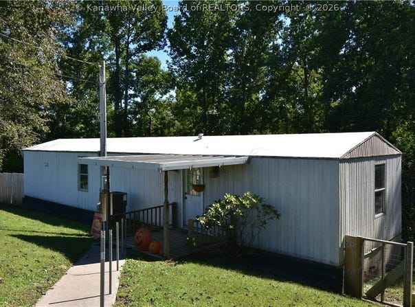 182 Upward Way, Red House, WV 25168
