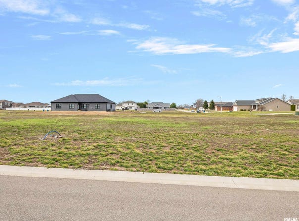 405 Manor Hill Drive, Chatham, IL 62629