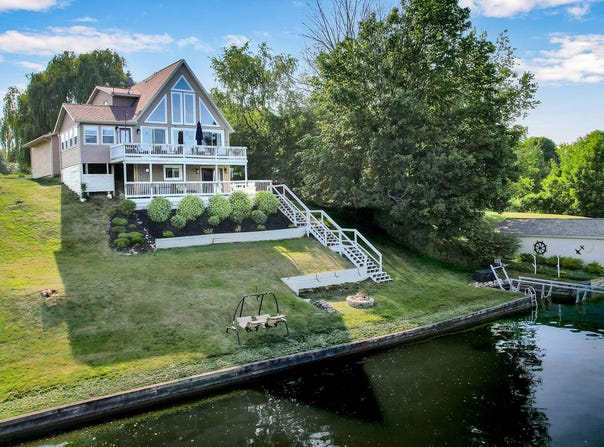 10823 Lakeside Drive, Perrinton, MI 48871