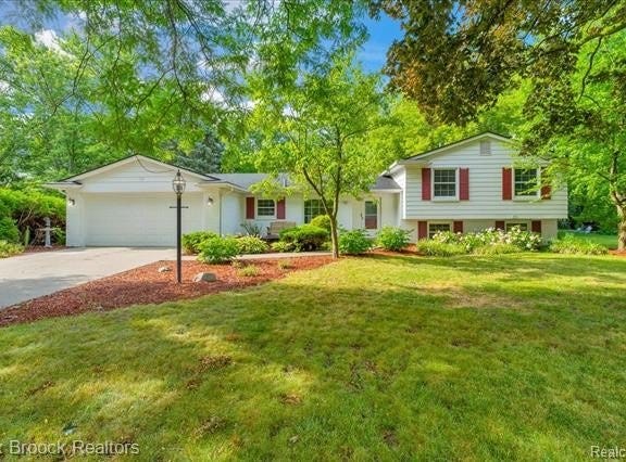 536 Fox River Drive, Bloomfield Hills, MI 48304