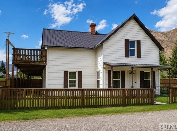 120 N 5th Avenue, Challis, ID 83226
