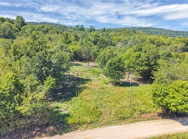 Dobbs Mountain Road, Evansville, AR 72729