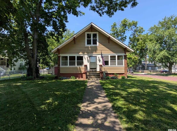 1101 S 4TH Street, Pekin, IL 61554