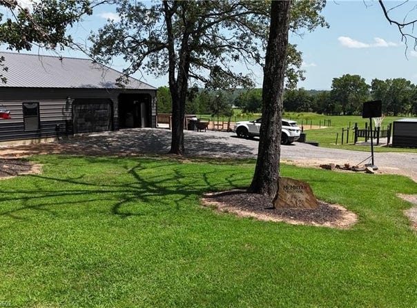 6833 Sturgeon  RD, Hackett, AR 72937