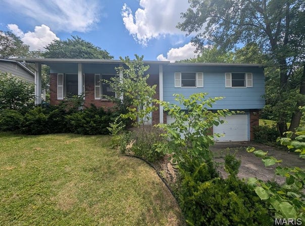 3200 Schaffner Drive, St Charles, MO 63301