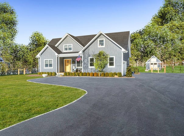 50 Squires Boulevard, Hampton Bays, NY 11946