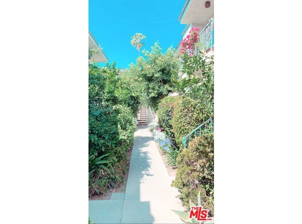 11081 ROSE Ave, Los Angeles, CA 90034