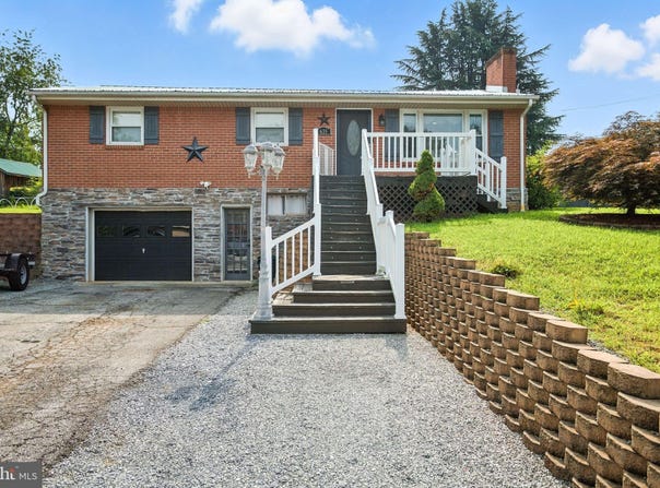 635 RIDGECREST DRIVE, HOLLINS, VA 24019