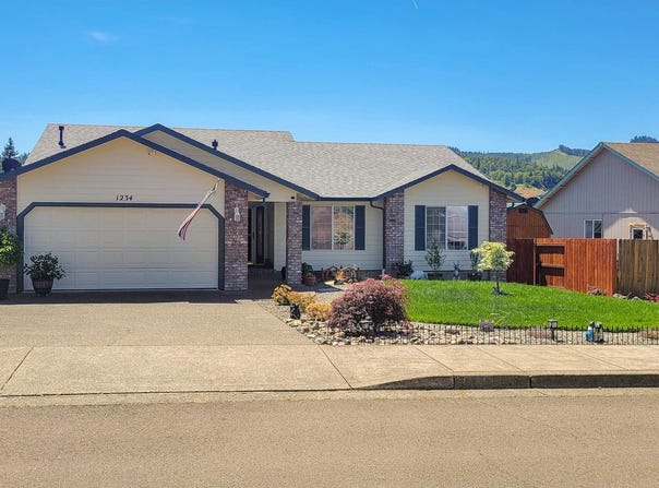 1234 E FOURTH AVE, Sutherlin, OR 97479