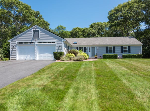 72 Trumbull Road, East Falmouth, MA 02536