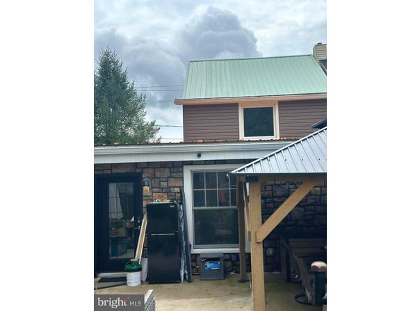 39 W GRAND AVENUE, TOWER CITY, PA 17980