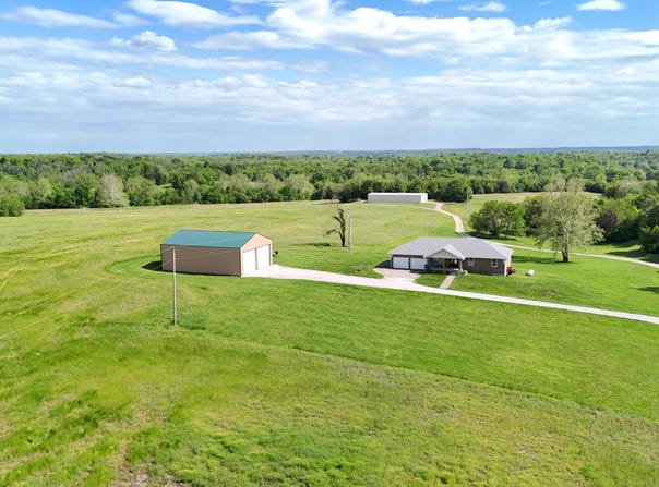 5376 S 140th Road, Morrisville, MO 65710