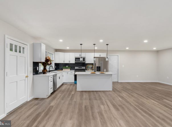4520 EDINBURG Drive, WOODBRIDGE, VA 22193