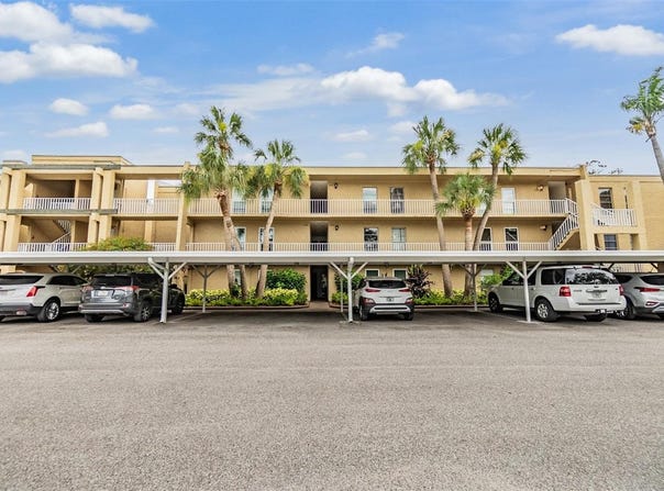 225 COUNTRY CLUB DRIVE, LARGO, FL 33771