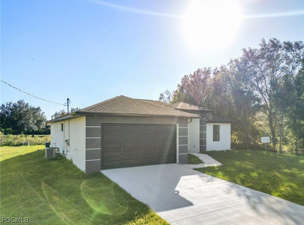 6007 Nora Avenue N, Lehigh Acres, FL 33971