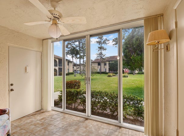 228 Pine Hov Circle, Greenacres, FL 33463