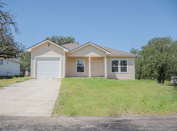 1875 Greenwood Lane, Kingsland, TX 78639
