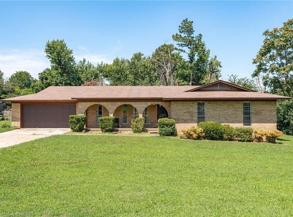 907  N 9th  ST, Van Buren, AR 72956