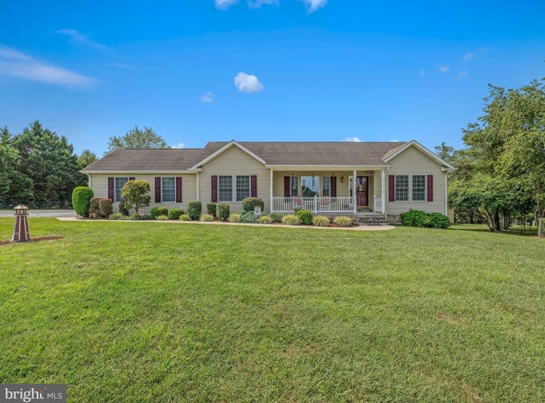 38 VEGGIE LANE, BUNKER HILL, WV 25413