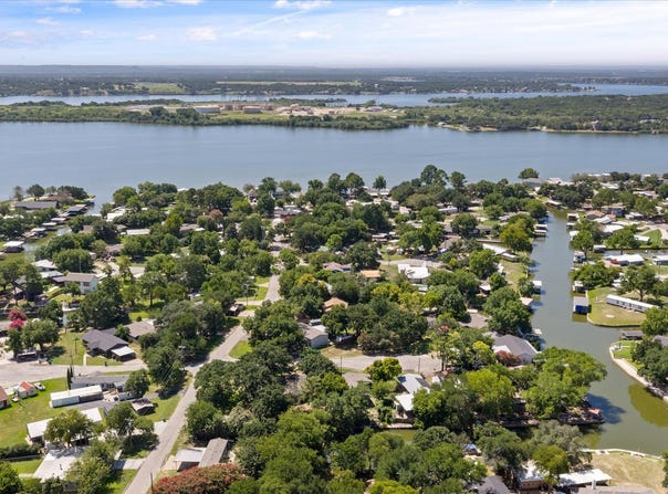 3702 Hartwood Drive, Granbury, TX 76049