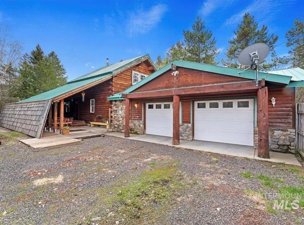 1747 W Roseberry Road, Donnelly, ID 83615